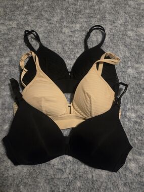 Lively T-Shirt Bralettes Set of 3 Wireless Black & Nude Size M